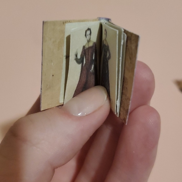 Miniature Books - Picture 3 of 4